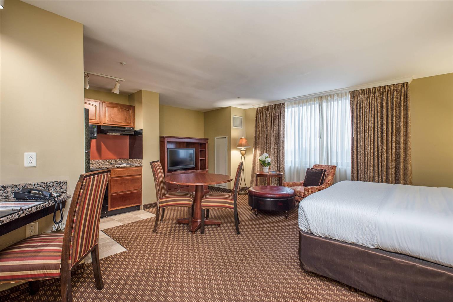 Arlington Court Suites a Clarion Collection Hotel - photo 59