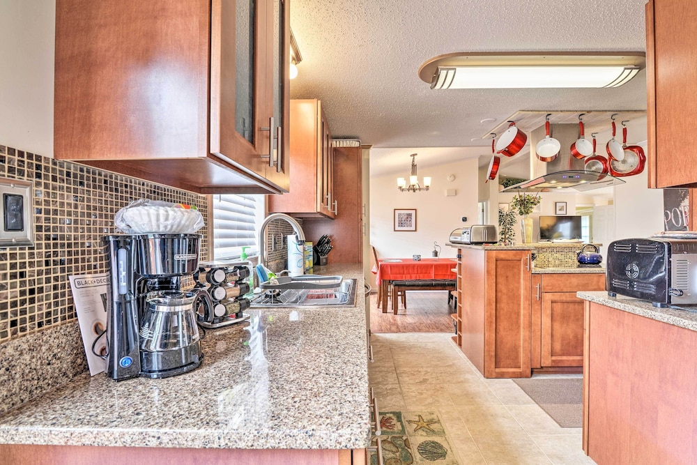 Surfside Beach Home with Resort Perks Walk To Beach - photo 8