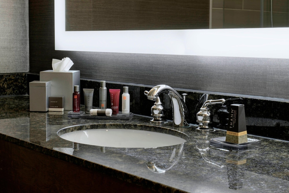 Marriott East Lansing at University Place - photo 19