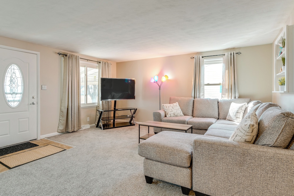 9 Mi to Dtwn Buffalo: Family Escape w Fenced Yard in Buffalo, United States