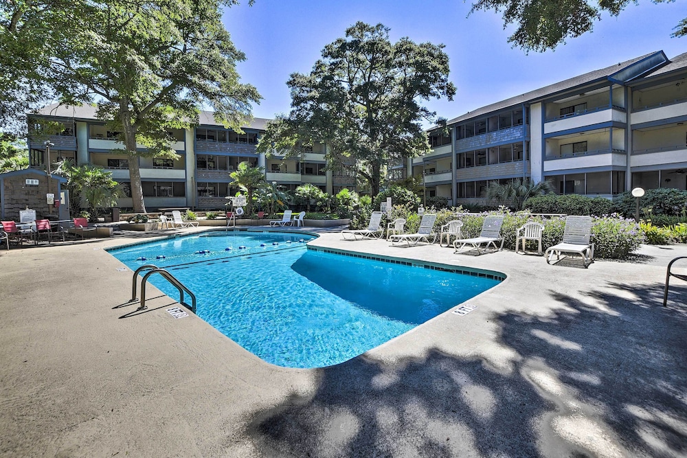 1 Mi to Coast Myrtle Beach Condo with Balconies — 4-Star Luxury Hotel in Myrtle Beach, United States