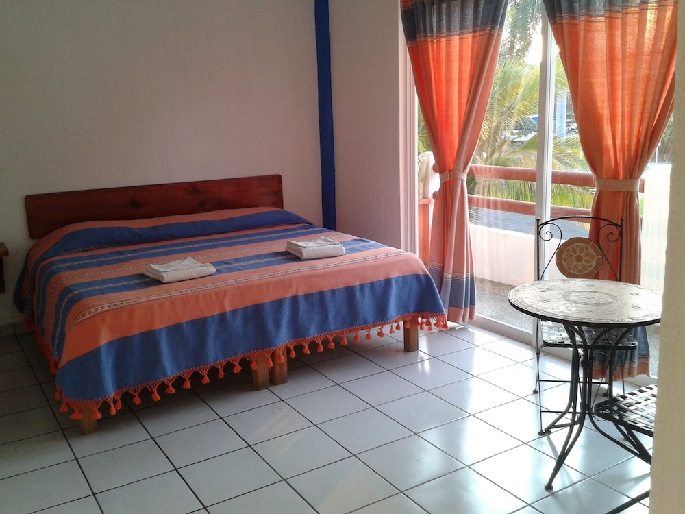 Hotel De Leon in Santa Maria Huatulco, Mexico