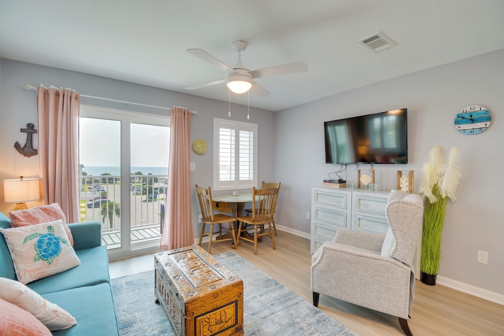 Resort Perks: Gulf Shores Beach inspired Condo - photo 2