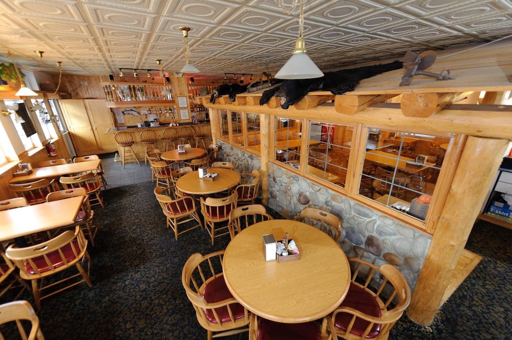 Frontier Suites Hotel in Juneau - photo 28