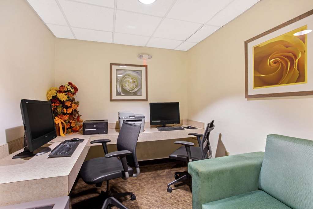 La Quinta Inn & Suites by Wyndham Boston Somerville - photo 60