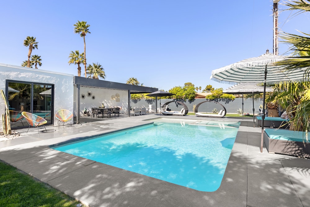 The Llama House by Avantstay Featured on Hgtv Resort Style Pool & Spa Permit#4277 - photo 14