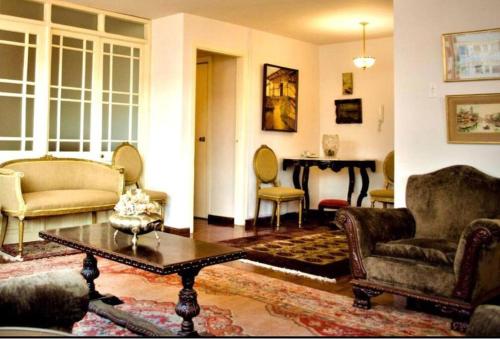 Big and fully equipped Classical Retreat — 4-Star Luxury Hotel in La Paz, Bolivia