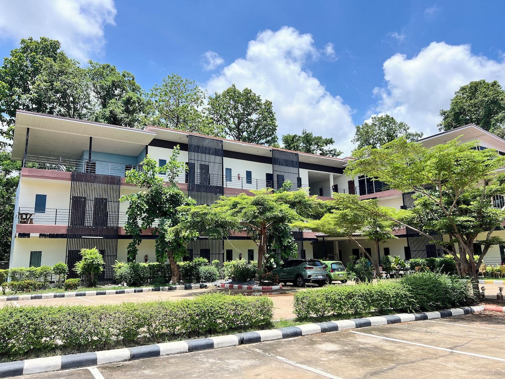 Rungreang Hotel — hotel in Ban Phai