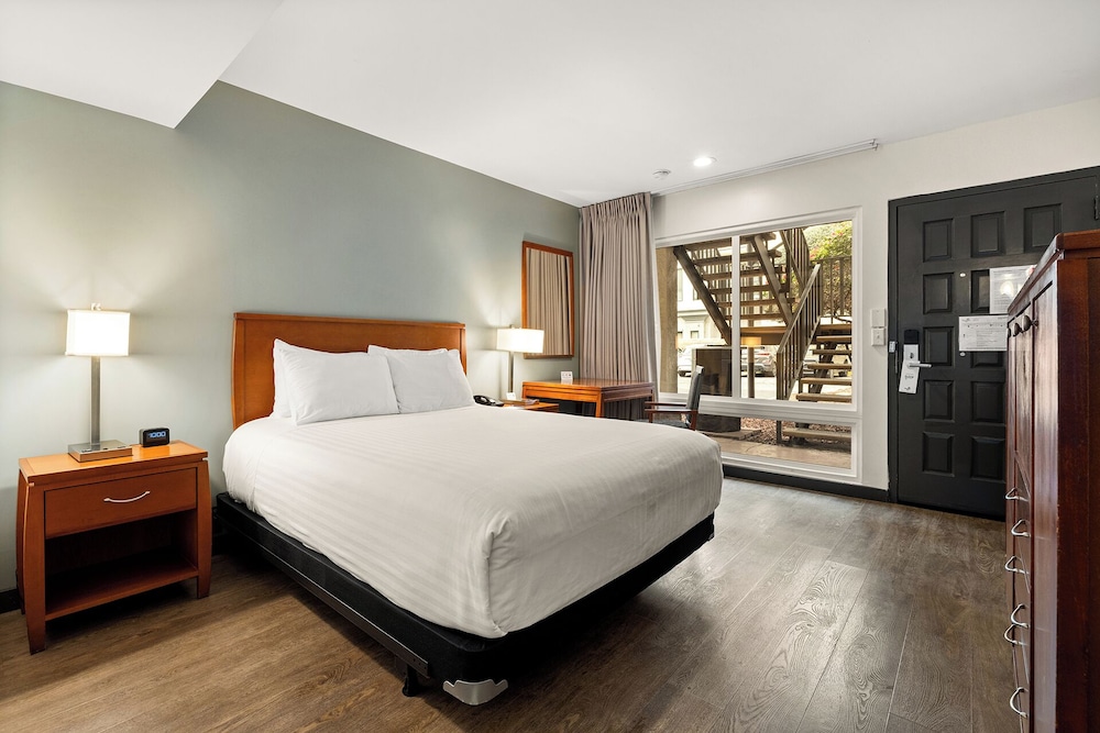 Vagabond Inn Glendale - photo 17