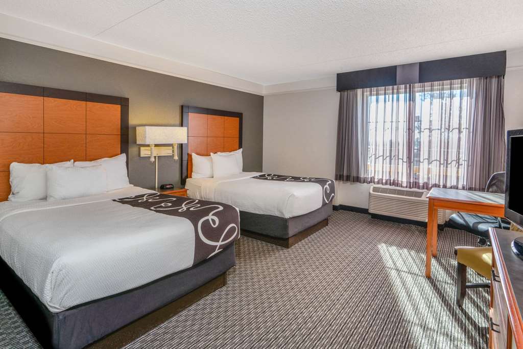 La Quinta Inn & Suites by Wyndham Pueblo - photo 37