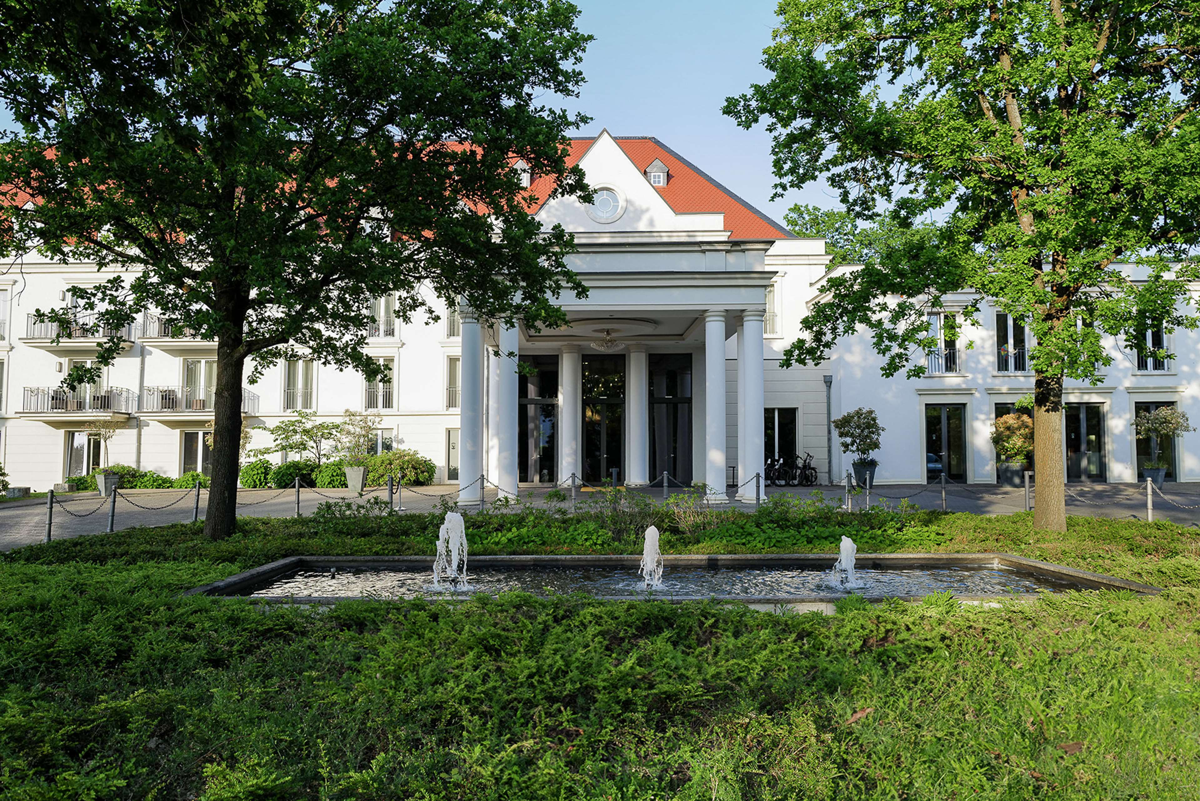 Hilton Frankfurt Gravenbruch — 5-Star Luxury Hotel in Neu Isenburg, Germany