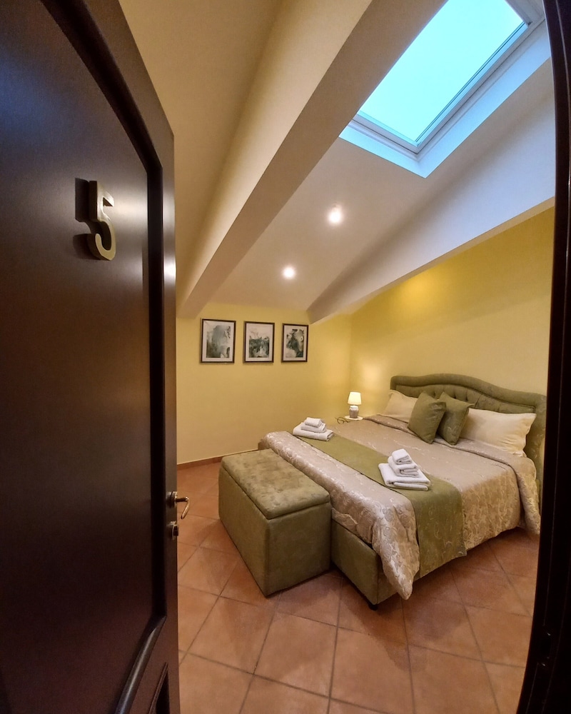 La Gemma — 4-Star Luxury Hotel in Naples, Italy