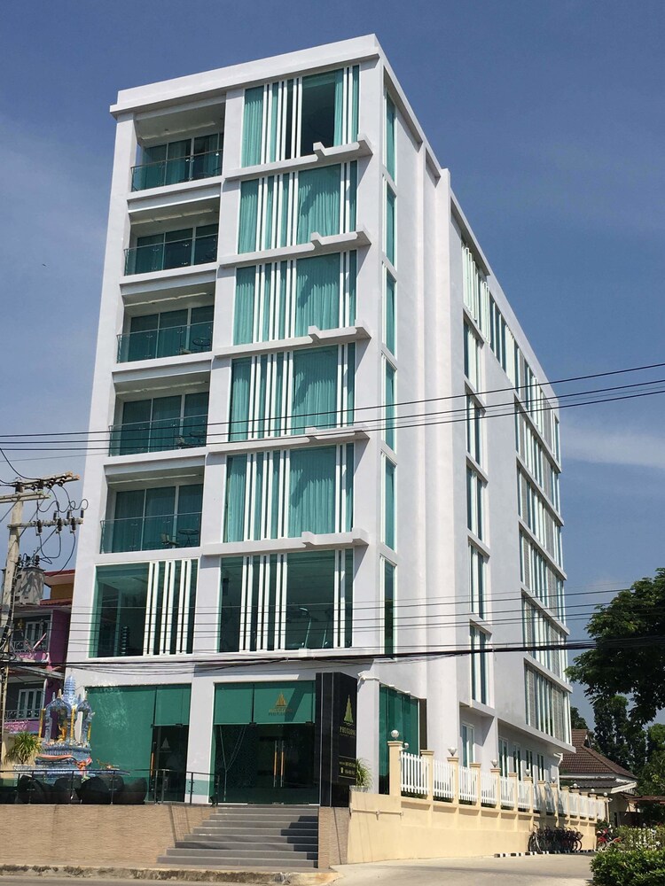 Phuglong Hotel in Phayao, Thailand