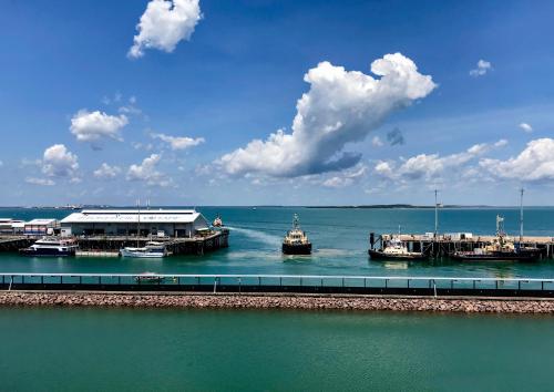 Absolute Waterfront Darwin 1 Bedroom Apartments Over The Water — 4-Star Luxury Hotel in Darwin, Australia