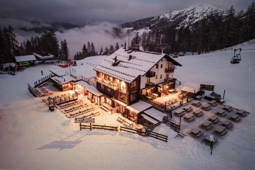 Orso Bianco Hotel & Chalet in Sauze D'oulx, Italy