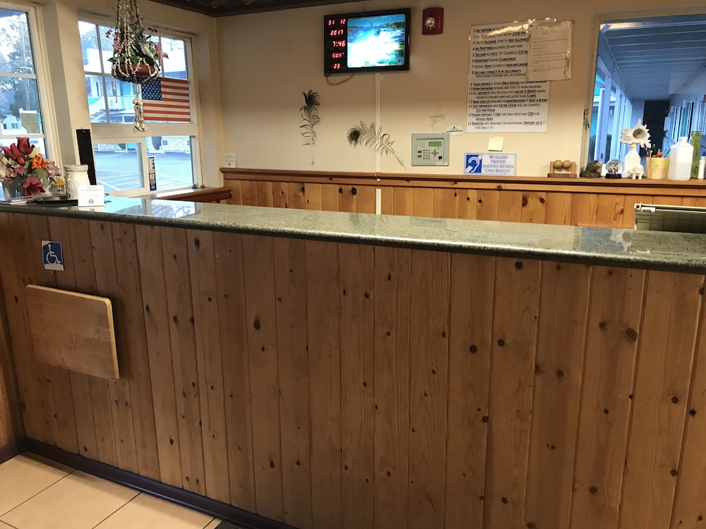 Deluxe Inn — Redding