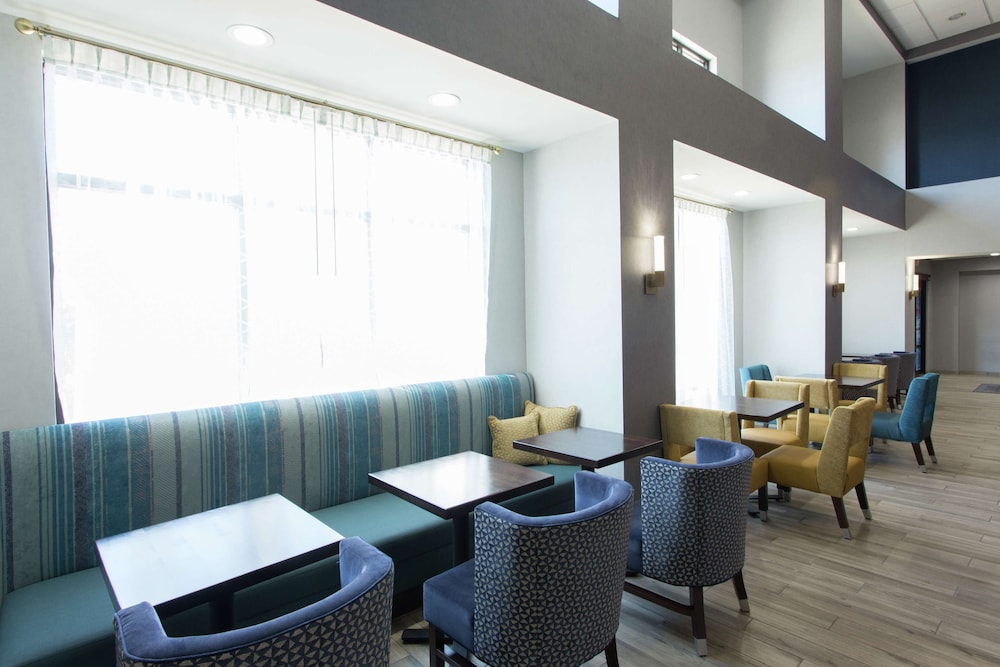 Hampton Inn & Suites Ankeny - photo 34