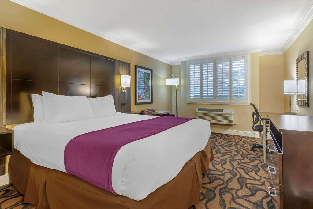 Best Western Plus Airport Plaza - photo 28