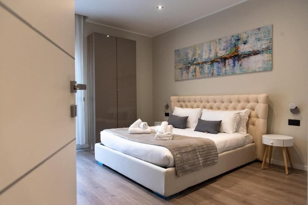 XXIV Domus Luxury Suites — 4-Star Luxury Hotel in Rome, Italy