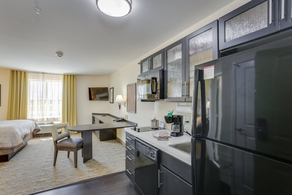Candlewood Suites College Station At University by IHG - photo 14
