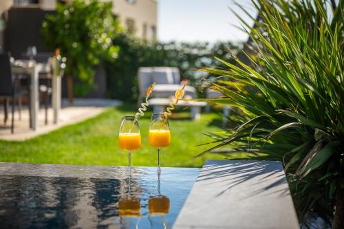 Beachfront apartment with private garage and amazing balcony with seaview — 4-Star Luxury Hotel in Split, Croatia