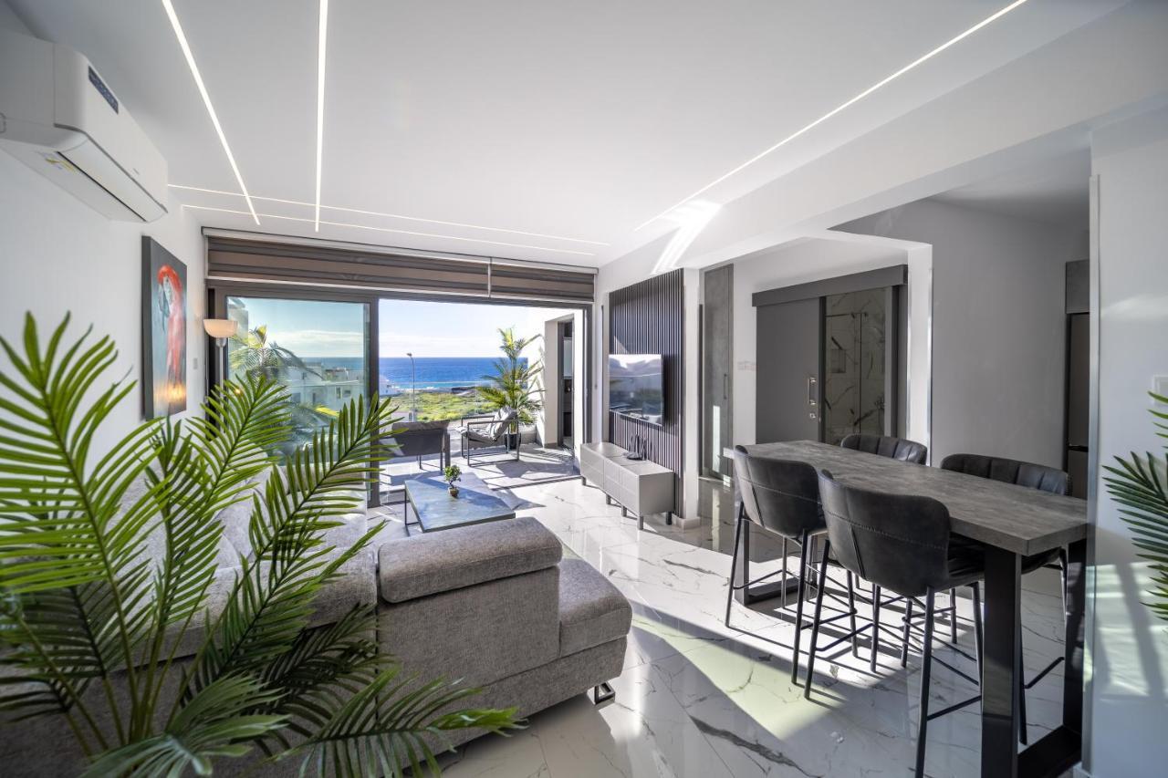 HiddenGems Residences 202 The LXR Penthouse Pool & Beach Steps