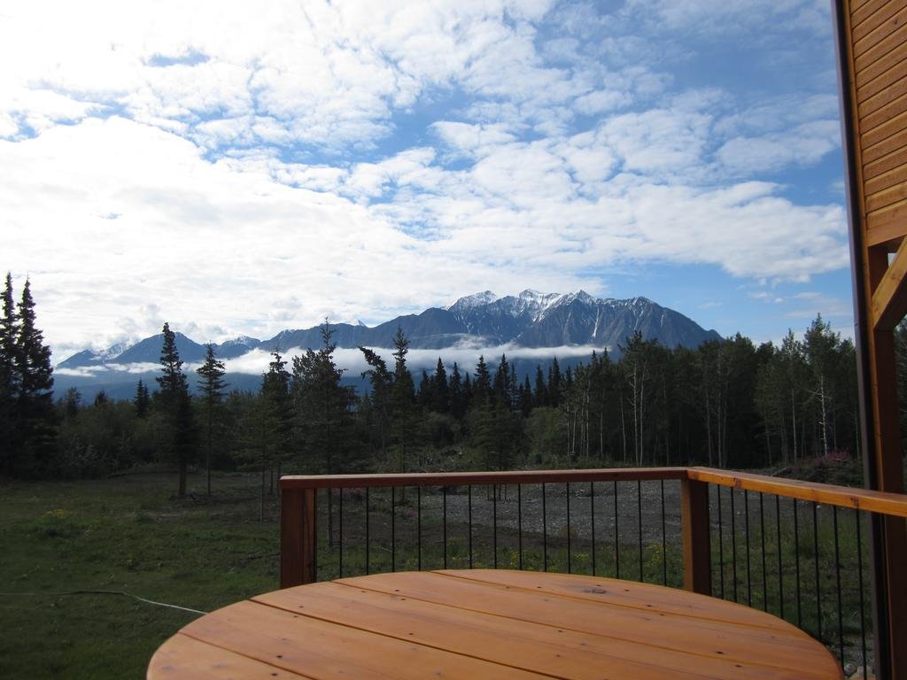 Mount Logan Lodge — Haines Junction — photo 4