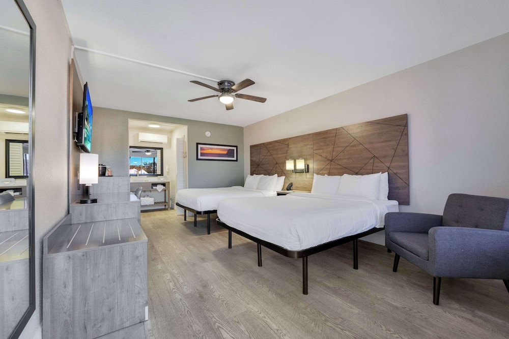 Quality Inn & Suites Airport Cruise Port Hollywood - photo 26