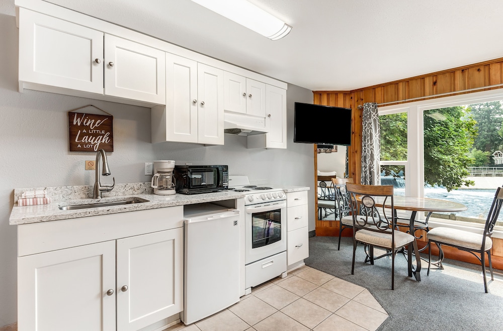 Bend Riverside Inn & Suites - photo 181