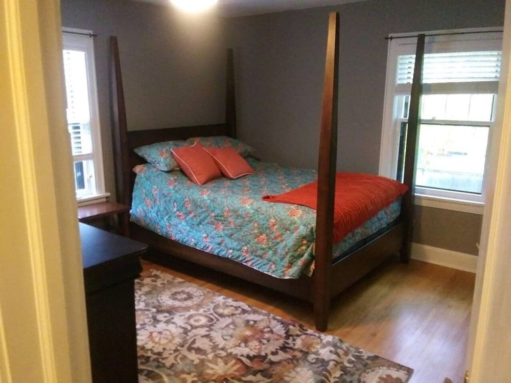Historic Twin Tudors Inn - photo 2