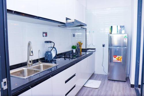 The Executive Luxuriuos Apartments Which Boasts Of Amazing Breathtaking City Views And Modern Facilities Which Offers Comfortable And High End Lifestyle