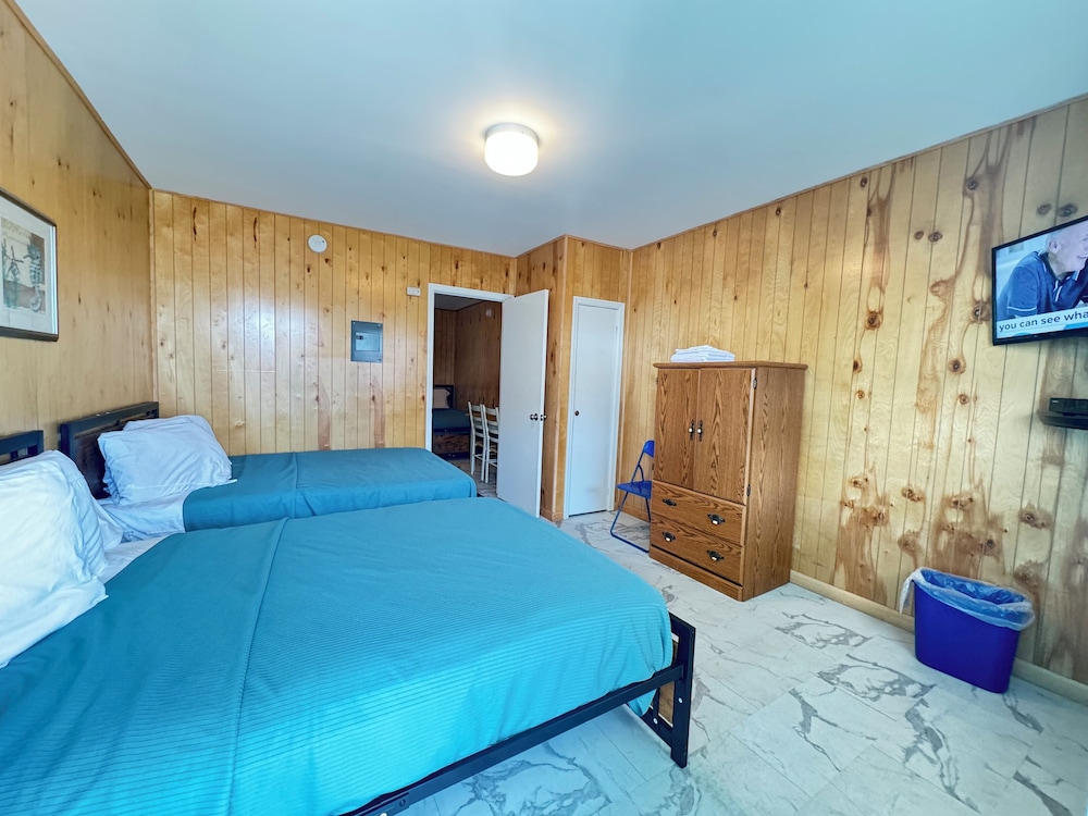 Boardwalk Sand & Surf Inn Oceanfront - photo 31
