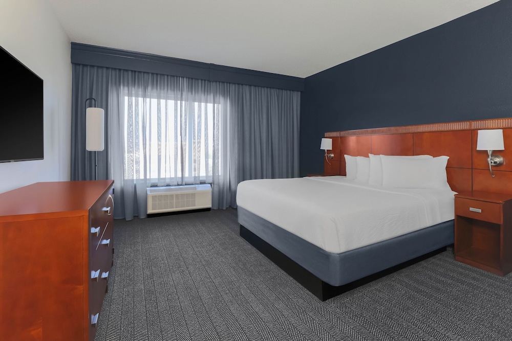 Courtyard by Marriott Austin Airport - photo 5