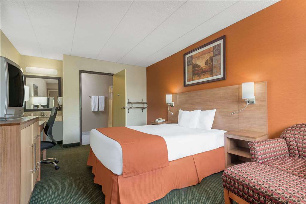 Days Inn by Wyndham Columbus Fairgrounds - photo 8