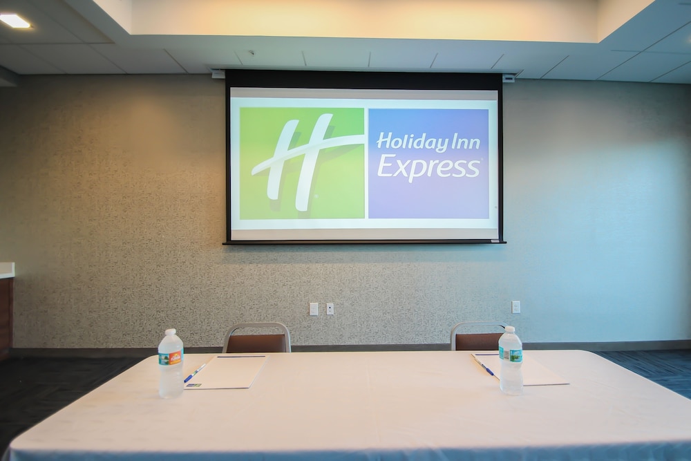 Holiday Inn Express & Suites Miami Airport East by IHG - photo 80