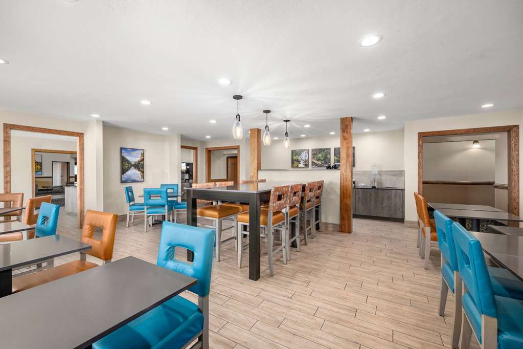 La Quinta Inn & Suites by Wyndham Grants Pass - photo 40