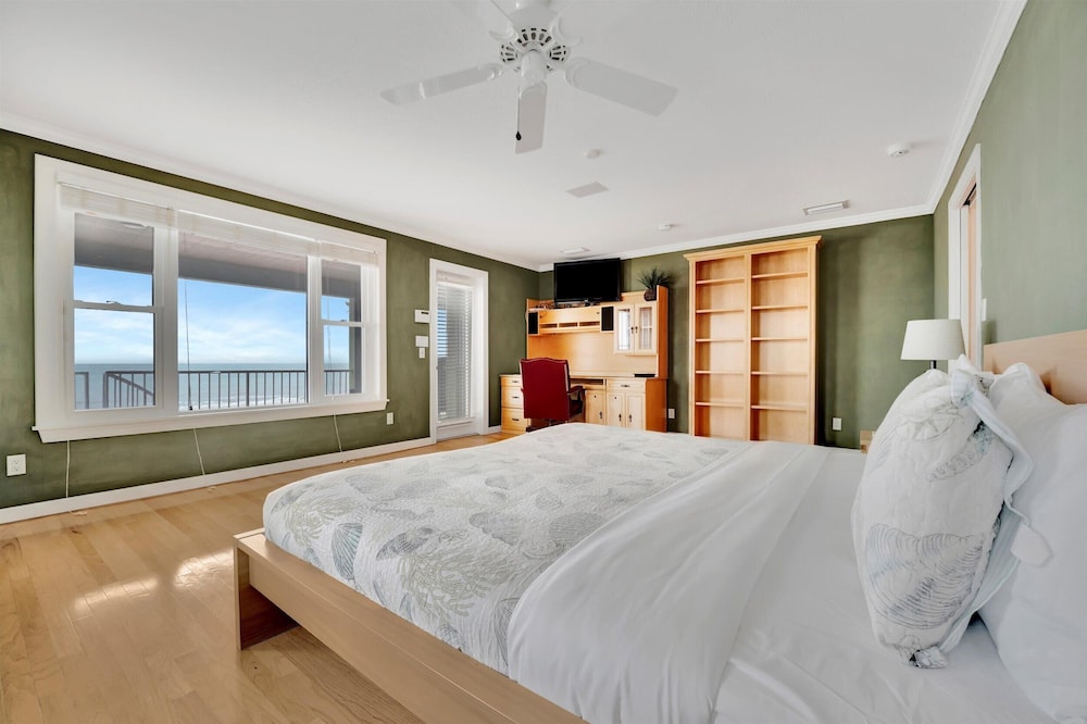 Stones Throw Beachfront Luxury Suites - photo 18