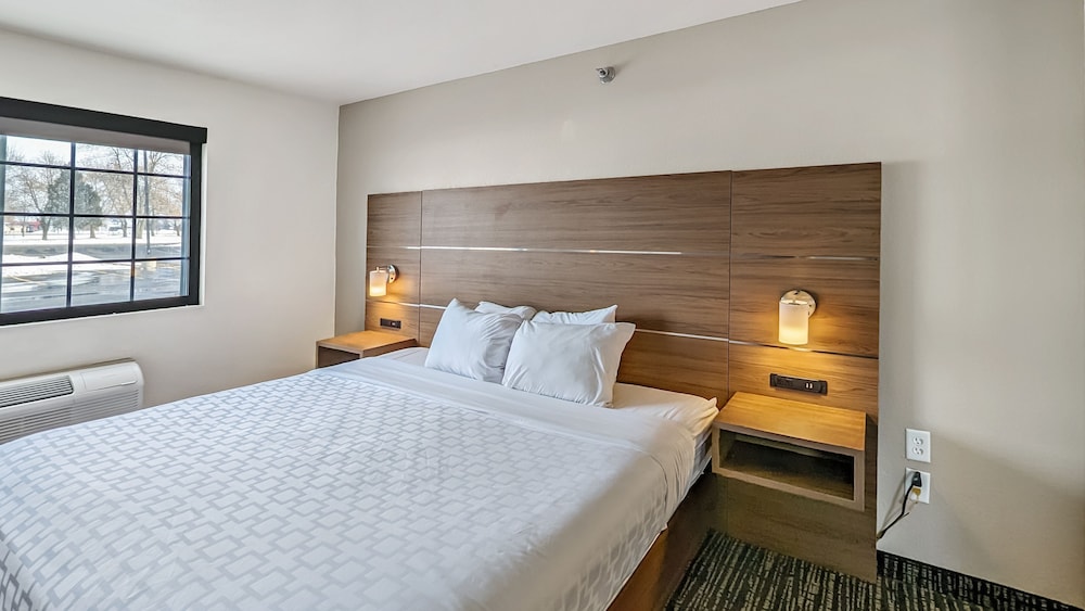 Estherville Hotel & Suites - photo 44