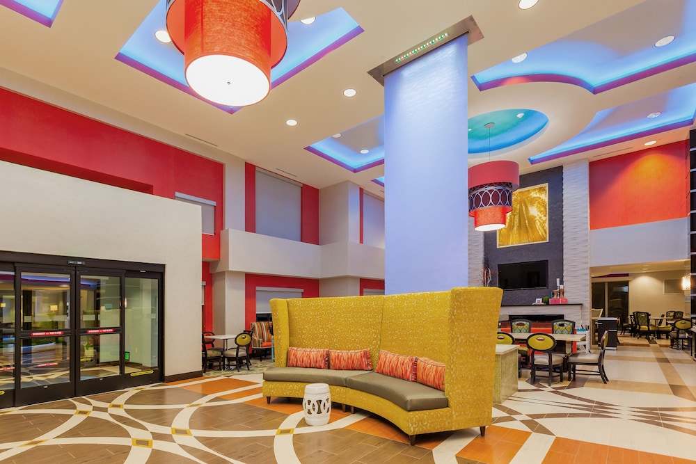 Holiday Inn Express & Suites Eureka by IHG - photo 2