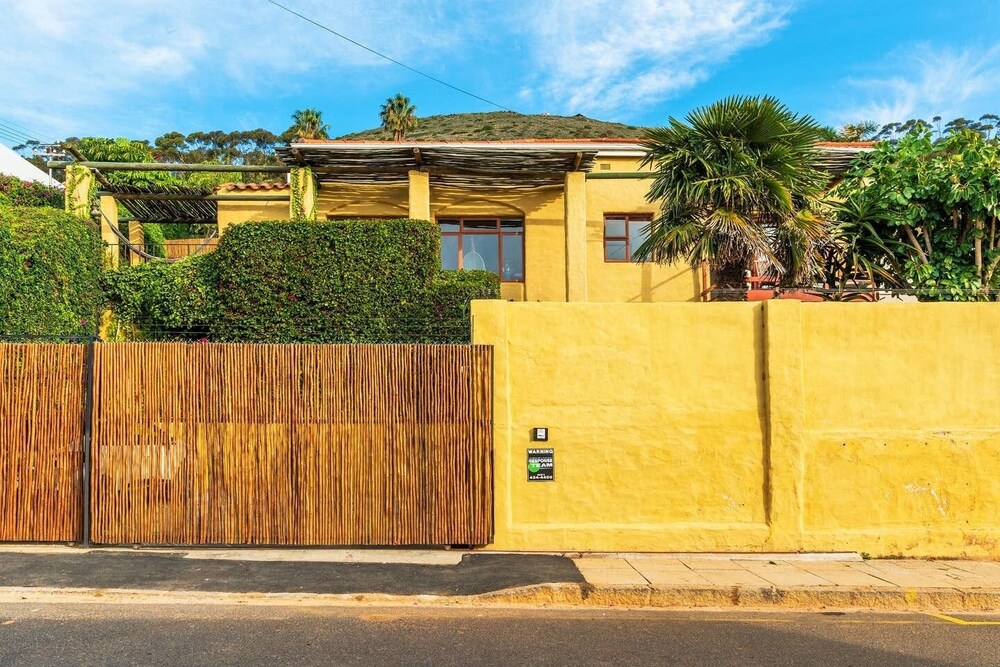Sun & Sea Family Villa — 4-Star Luxury Hotel in Cape Town, South Africa