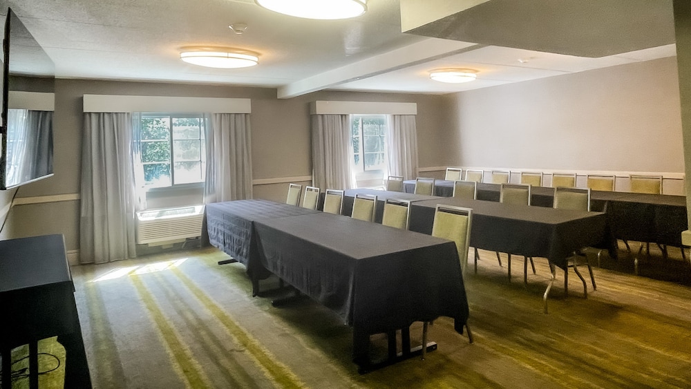 Holiday Inn Salem I 93 at Exit 2 by IHG - photo 36