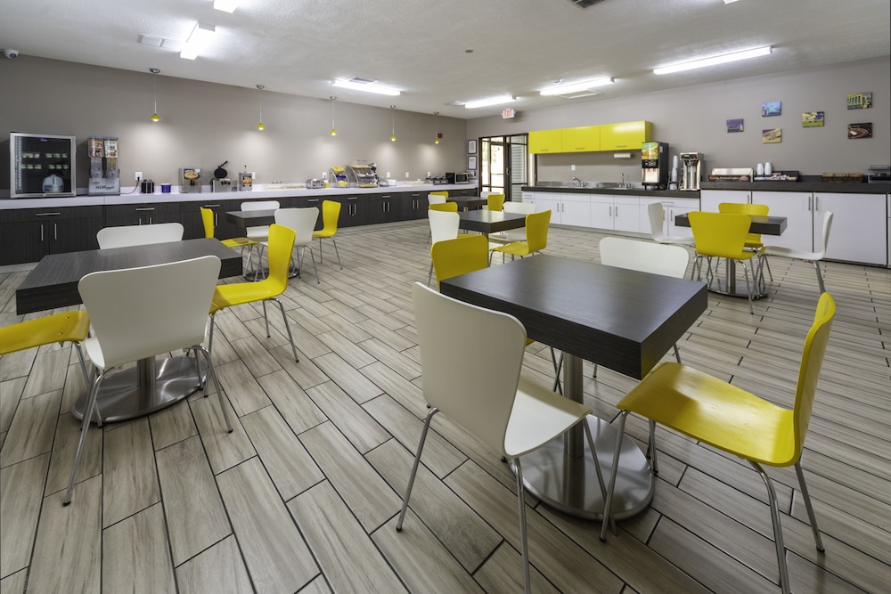 BridgePointe Inn & Suites - photo 15