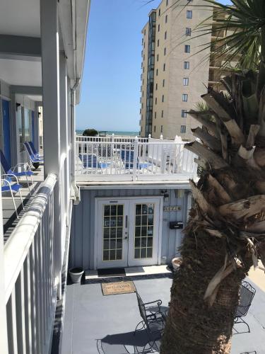 Edgewater Inn - photo 13