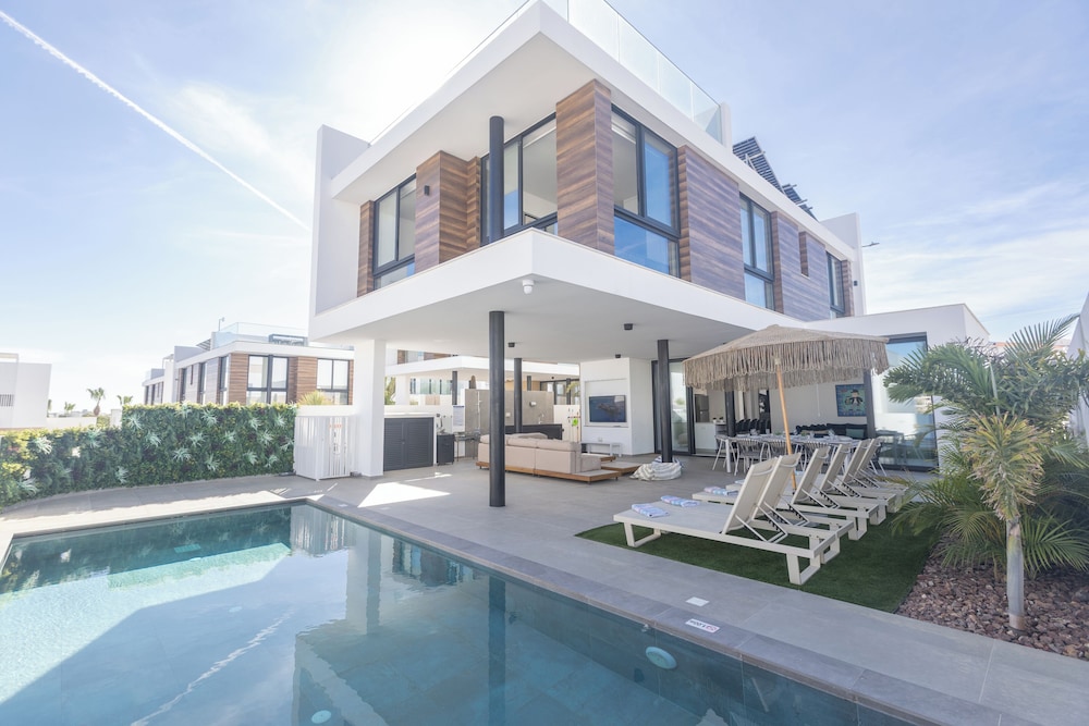 Protaras Aqua Pearl Villa AQ18 — 4-Star Luxury Hotel in Protaras, Cyprus