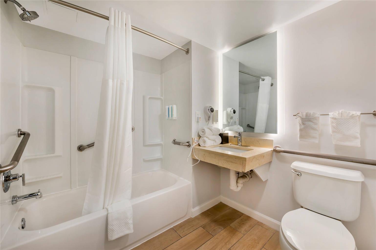 MainStay Suites Sterling near Dulles Town Center - photo 11
