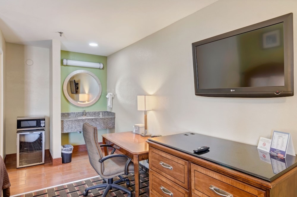 Travelodge by Wyndham Savannah Midtown - photo 25