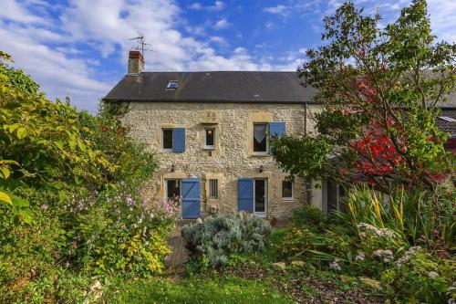 Normandie Ferme Restauree du 18eme Avec Jacuzzi in Ver-Sur-Mer, France