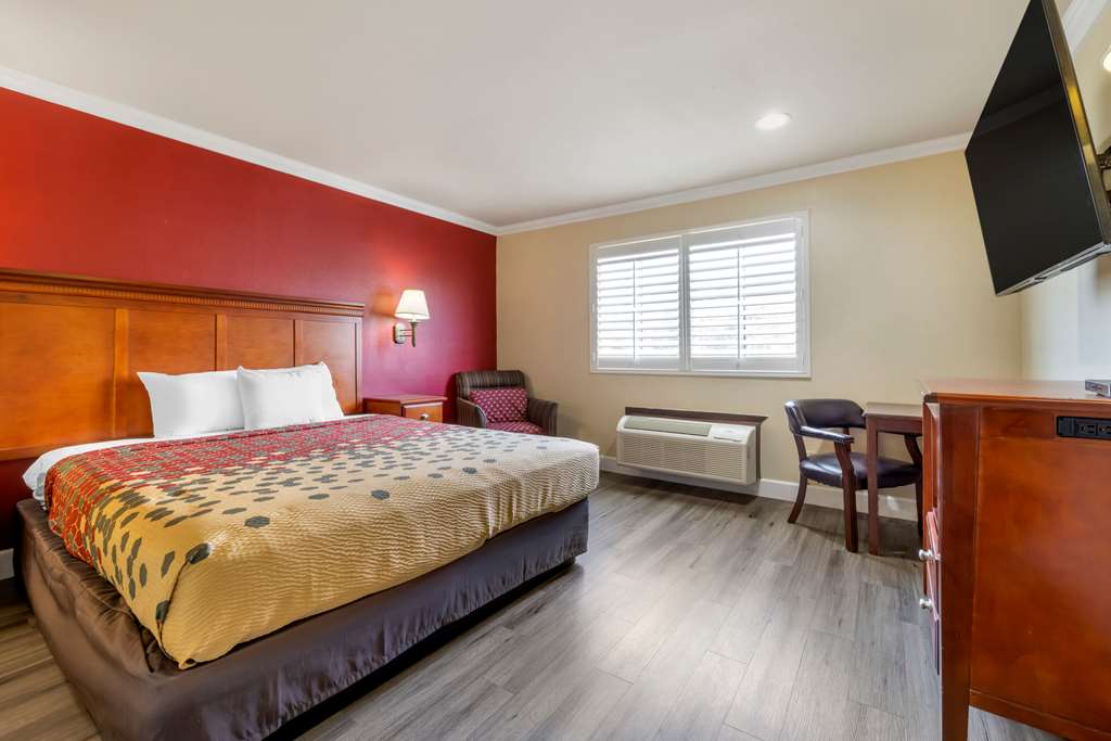 Econo Lodge Moreno Valley - photo 25