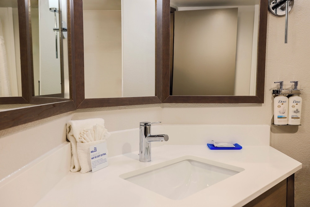 Holiday Inn Express Burlington by IHG - photo 28