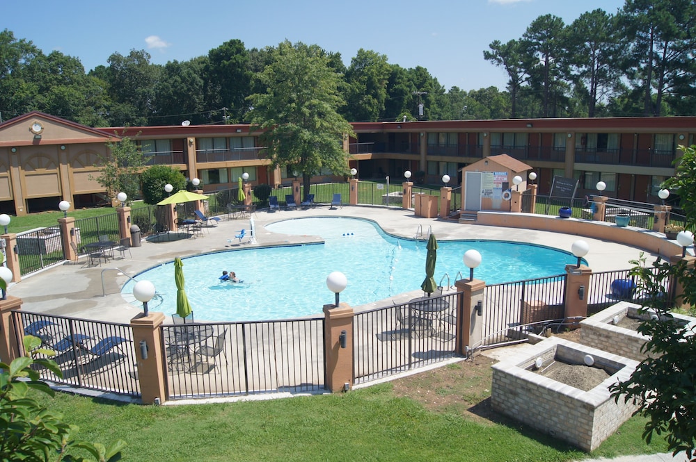 Days Inn by Wyndham Durham Near Duke University - photo 58